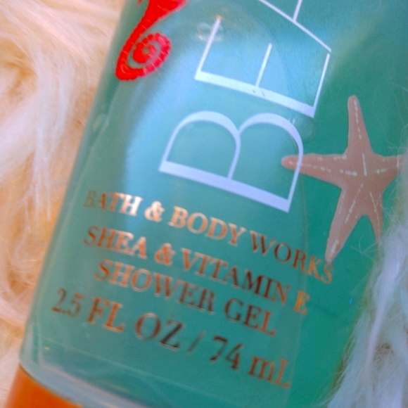 At The Beach Bath And Body Works 4 Piece Set Shower Gel - Picture 2 of 12